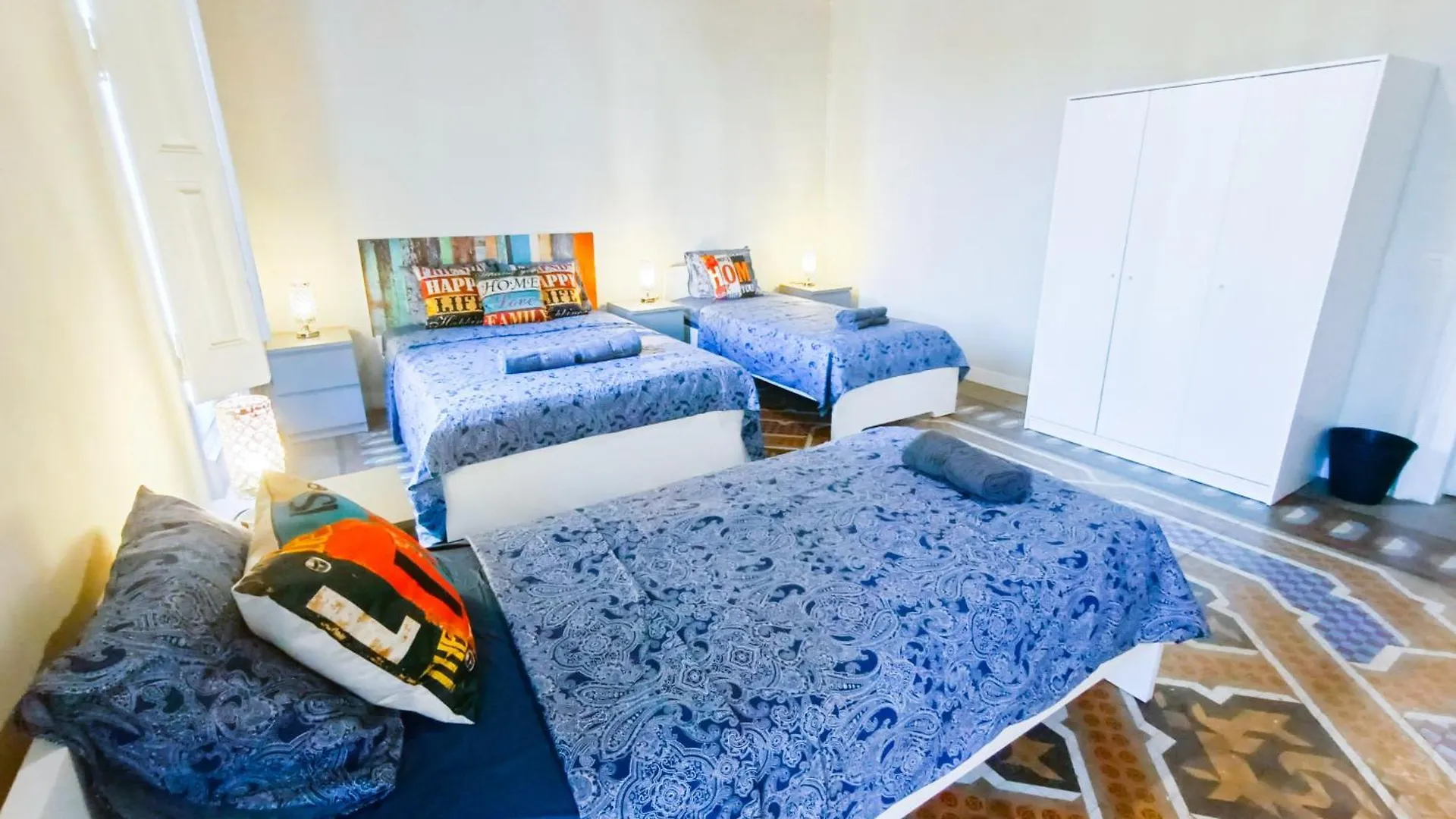 Barcelona Rooms - Roger De Lluria 0*,  Spain
