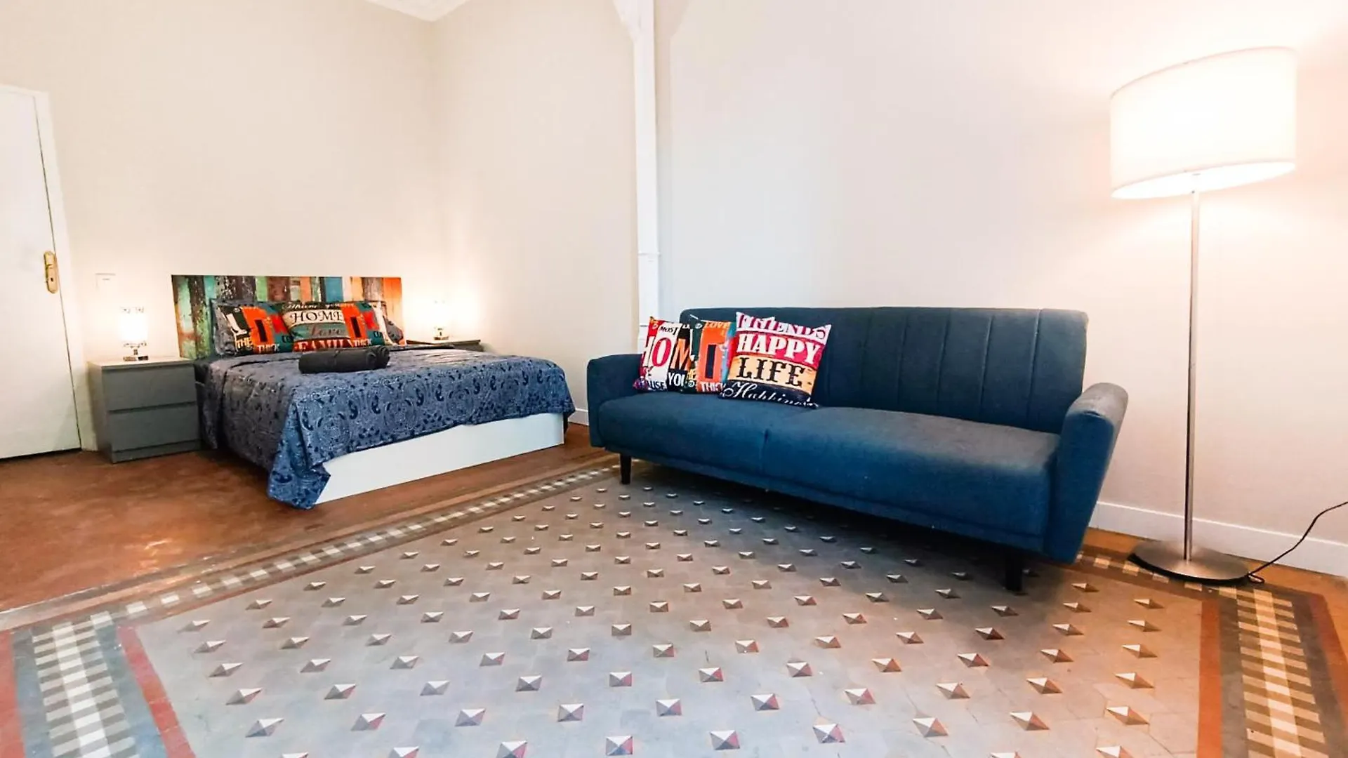 Barcelona Rooms - Roger De Lluria
