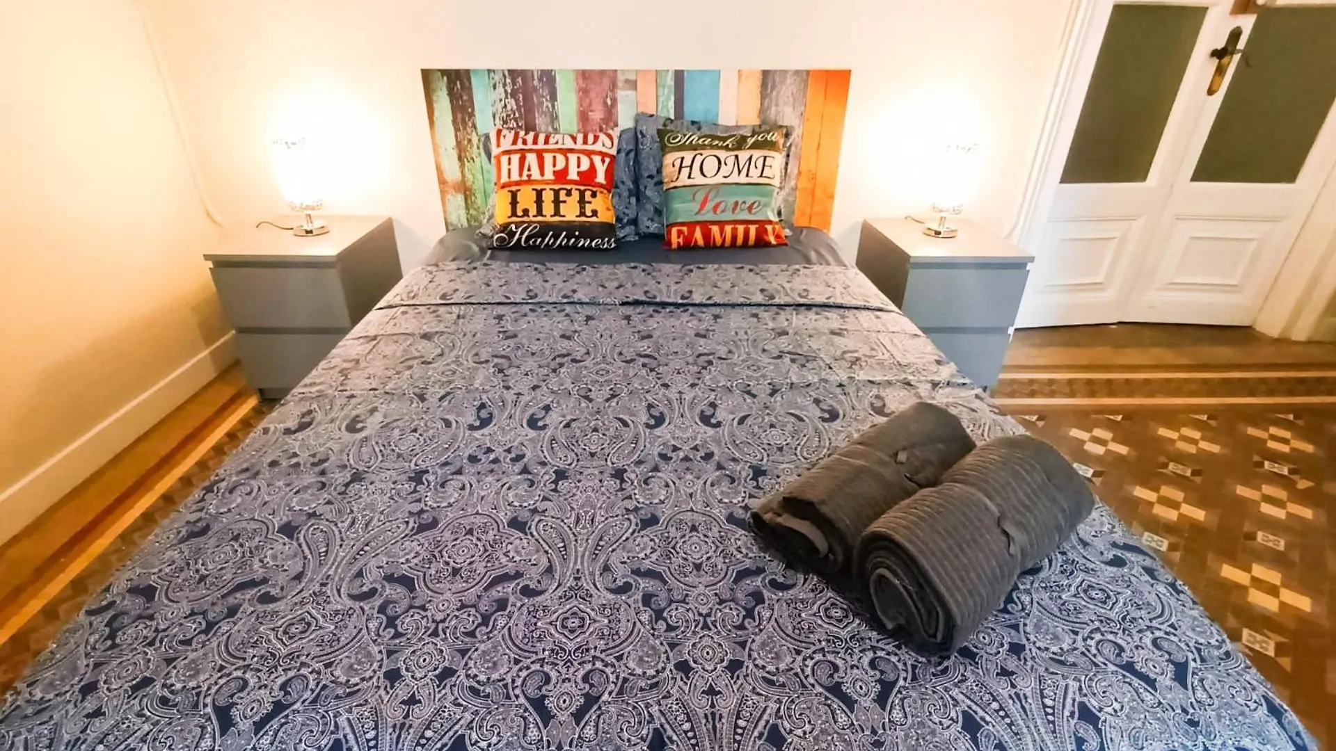 Barcelona Rooms - Roger De Lluria